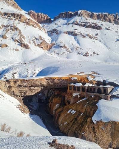 Puente del Inca con nieve
