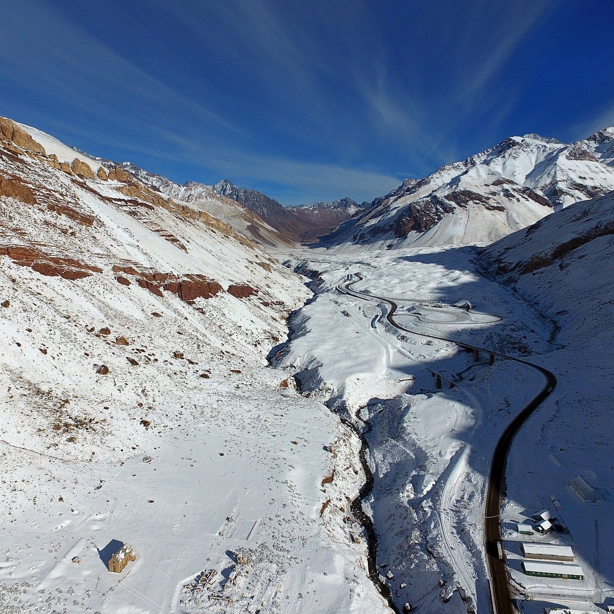 Montañas con nieve en Puente del Inca